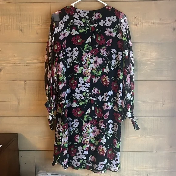 Equipment Natasha Floral Silk Shift Dress in size Small - Picture 4 of 11